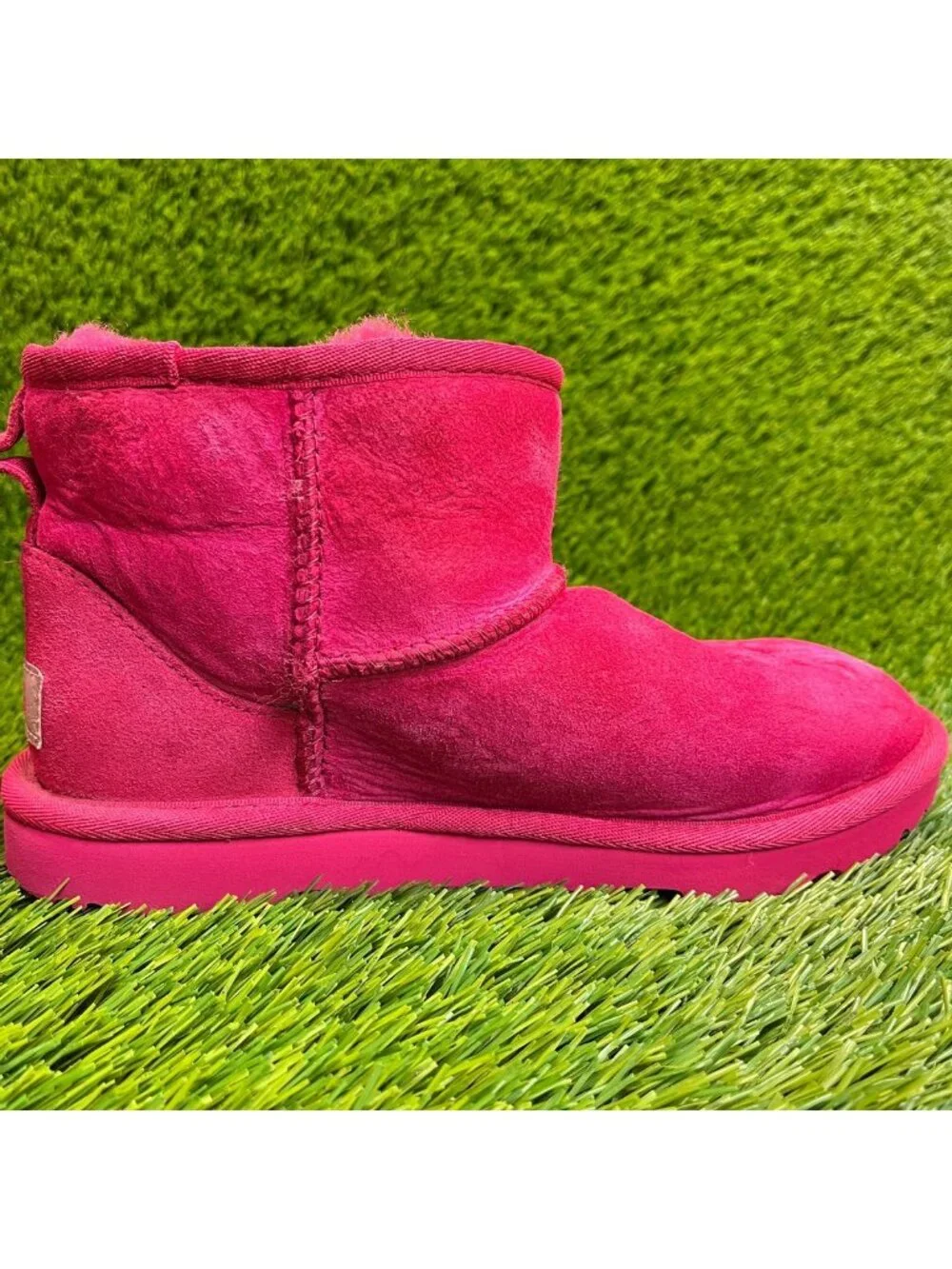 UGG Classic Mini II Girls Size 4Y Hot Pink Classic Outdoor Suede Winter Boots